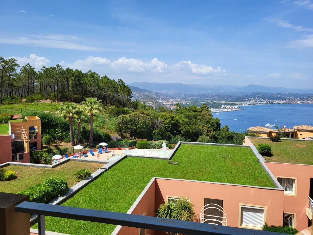 Vue Mer Et Esterel Sur La Baie De Cannes Lägenhet Théoule-sur-Mer Exteriör bild